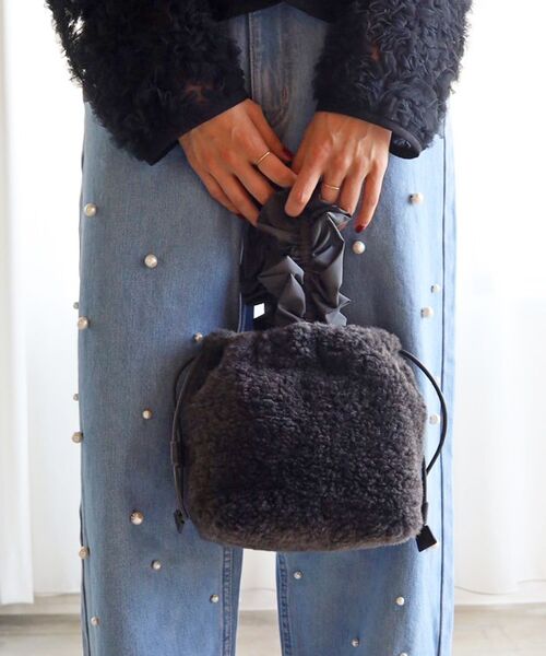 le.coeur blanc（ルクールブラン）の「フリルワンハンドルボアトート（トートバッグ・レディース・モカ/グレー・FREE）」の8枚目の写真