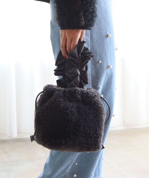 le.coeur blanc（ルクールブラン）の「フリルワンハンドルボアトート（トートバッグ・レディース・モカ/グレー・FREE）」の10枚目の写真