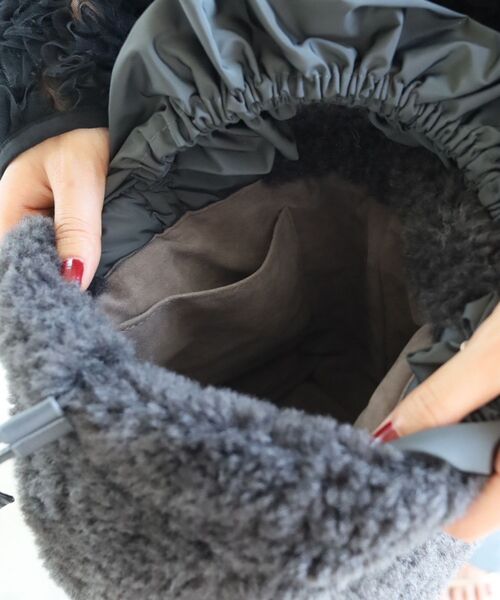 le.coeur blanc（ルクールブラン）の「フリルワンハンドルボアトート（トートバッグ・レディース・モカ/グレー・FREE）」の11枚目の写真