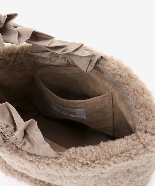 le.coeur blanc（ルクールブラン）の「フリルワンハンドルボアトート（トートバッグ・レディース・モカ/グレー・FREE）」の18枚目の写真