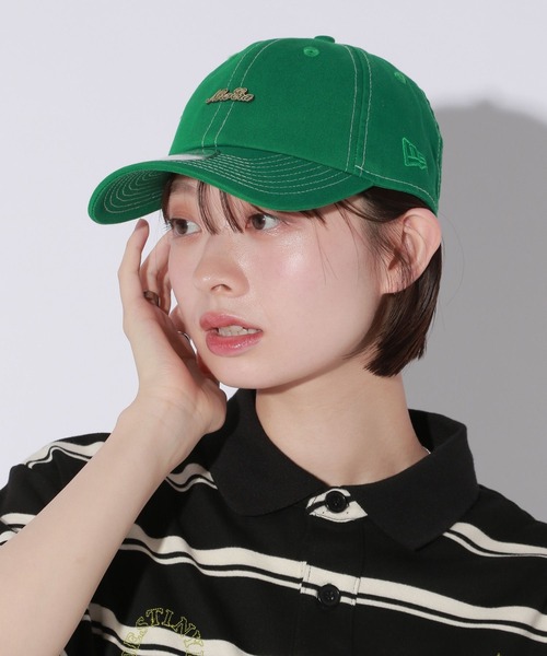 Anui（アニュイ）の「【UNISEX】NEWERA メタルロゴキャップ（キャップ・レディース・オフホワイト/グリーン/ブラック・FREE）」の10枚目の写真