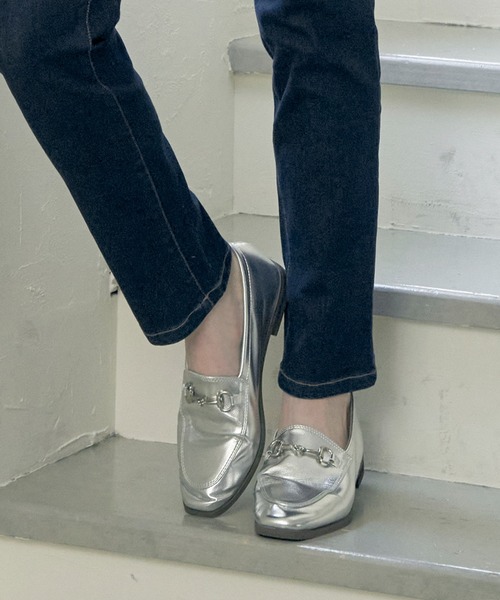 ikka（イッカ）の「【雑誌InRed web10月号掲載】やわらかビットローファー（パンプス・レディース・シルバーグレー/ブラック・M/L）」の3枚目の写真