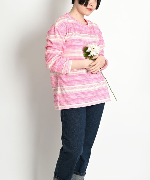 MARAI(マーライ)の「ボーダー柄 ドロップショルダー 長袖Tシャツ ルームウェア(Tシャツ/カットソー・レディース・カーキ/ブルー/ピンク/ブラック・MEDIUM/X-LARGE)」の4枚目の写真