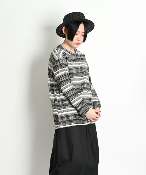 MARAI(マーライ)の「ボーダー柄 ドロップショルダー 長袖Tシャツ ルームウェア(Tシャツ/カットソー・レディース・カーキ/ブルー/ピンク/ブラック・MEDIUM/X-LARGE)」の6枚目の写真
