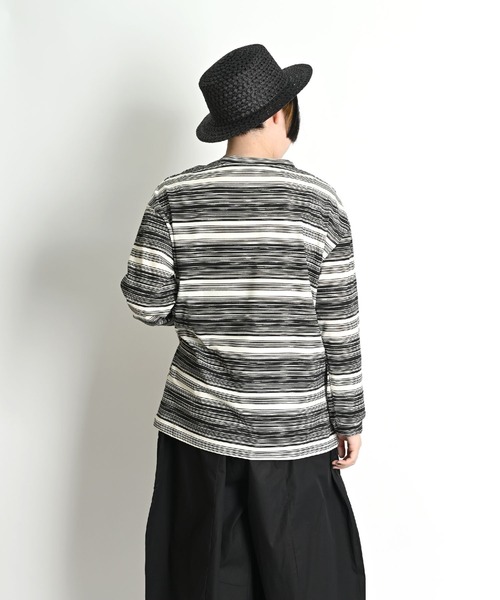 MARAI(マーライ)の「ボーダー柄 ドロップショルダー 長袖Tシャツ ルームウェア(Tシャツ/カットソー・レディース・カーキ/ブルー/ピンク/ブラック・MEDIUM/X-LARGE)」の7枚目の写真