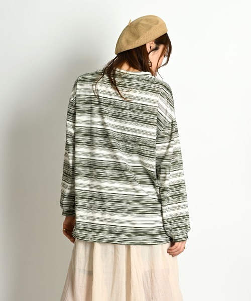 MARAI(マーライ)の「ボーダー柄 ドロップショルダー 長袖Tシャツ ルームウェア(Tシャツ/カットソー・レディース・カーキ/ブルー/ピンク/ブラック・MEDIUM/X-LARGE)」の15枚目の写真