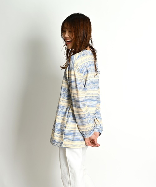 MARAI(マーライ)の「ボーダー柄 ドロップショルダー 長袖Tシャツ ルームウェア(Tシャツ/カットソー・レディース・カーキ/ブルー/ピンク/ブラック・MEDIUM/X-LARGE)」の18枚目の写真