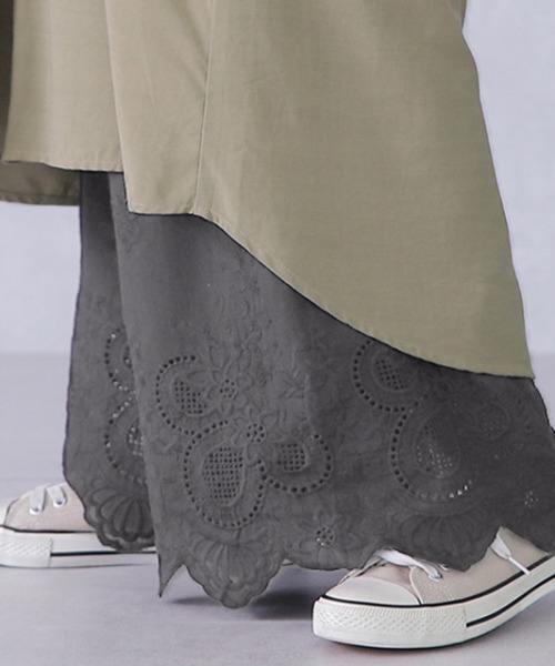 HUG.U（ハグユー）の「裾ペチパンツ（その他パンツ・レディース・ベージュ/グレー系その他2/グレー系その他3/ホワイト/ホワイト系その他/ベージュ系その他/ホワイト系その他3/ベージュ系その他2/ブラック/グレー系その他/ブラック系その他2/チャコールグレー/ブラック系その他/ホワイト系その他2/ブラック系その他3/ベージュ系その他3・レギュラー丈/トール丈）」の11枚目の写真