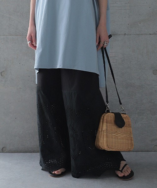 HUG.U（ハグユー）の「裾ペチパンツ（その他パンツ・レディース・ベージュ/グレー系その他2/グレー系その他3/ホワイト/ホワイト系その他/ベージュ系その他/ホワイト系その他3/ベージュ系その他2/ブラック/グレー系その他/ブラック系その他2/チャコールグレー/ブラック系その他/ホワイト系その他2/ブラック系その他3/ベージュ系その他3・レギュラー丈/トール丈）」の21枚目の写真