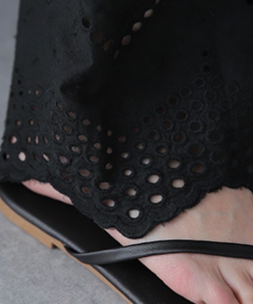 HUG.U（ハグユー）の「裾ペチパンツ（その他パンツ・レディース・ベージュ/グレー系その他2/グレー系その他3/ホワイト/ホワイト系その他/ベージュ系その他/ホワイト系その他3/ベージュ系その他2/ブラック/グレー系その他/ブラック系その他2/チャコールグレー/ブラック系その他/ホワイト系その他2/ブラック系その他3/ベージュ系その他3・レギュラー丈/トール丈）」の18枚目の写真