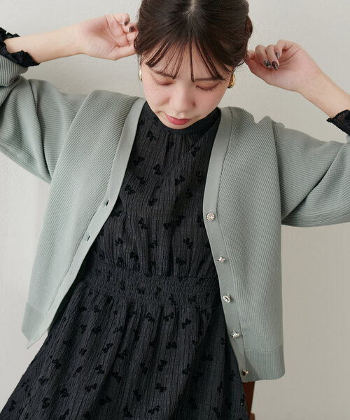 natural couture(ナチュラルクチュール)の「いろいろ釦畦編みポリニットカーディガン(カーディガン/ボレロ・レディース・モカ/ミント/ボルドー/チャコールグレー/グレイッシュベージュ・FREE)」の11枚目の写真