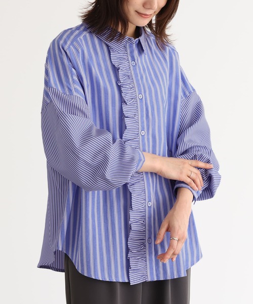 n'OrLABEL(ノアールレーベル)の「『ミックスストライプフリルシャツ』(シャツ/ブラウス・レディース・ブルー/チャコール・FREE)」の2枚目の写真