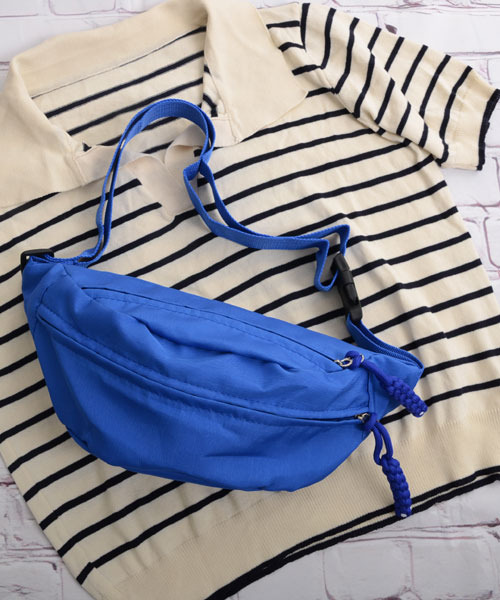 TONE SELECT GOODS（トーンセレクトグッズ）の「【float】2ポケット ショルダー ボディーバッグ【8色展開】（ボディバッグ/ウエストポーチ・レディース・ホワイト/ブラック/ライトグリーン/レッド/オレンジ/ブルーグリーン/ベビーピンク/ブルー・FREE）」の4枚目の写真