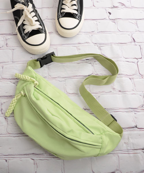TONE SELECT GOODS（トーンセレクトグッズ）の「【float】2ポケット ショルダー ボディーバッグ【8色展開】（ボディバッグ/ウエストポーチ・レディース・ホワイト/ブラック/ライトグリーン/レッド/オレンジ/ブルーグリーン/ベビーピンク/ブルー・FREE）」の3枚目の写真