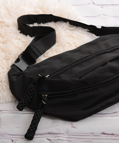 TONE SELECT GOODS（トーンセレクトグッズ）の「【float】2ポケット ショルダー ボディーバッグ【8色展開】（ボディバッグ/ウエストポーチ・レディース・ホワイト/ブラック/ライトグリーン/レッド/オレンジ/ブルーグリーン/ベビーピンク/ブルー・FREE）」の10枚目の写真