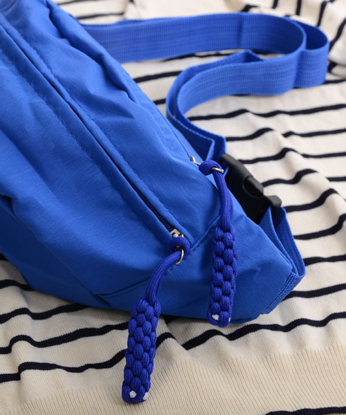 TONE SELECT GOODS（トーンセレクトグッズ）の「【float】2ポケット ショルダー ボディーバッグ【8色展開】（ボディバッグ/ウエストポーチ・レディース・ホワイト/ブラック/ライトグリーン/レッド/オレンジ/ブルーグリーン/ベビーピンク/ブルー・FREE）」の12枚目の写真