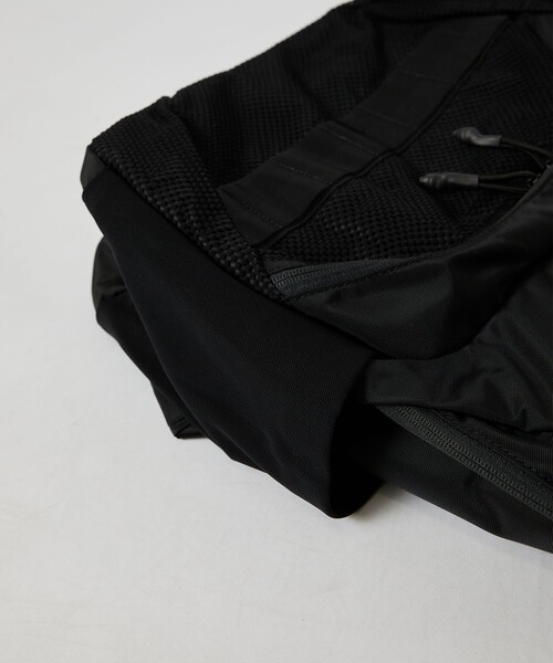 WHITE MOUNTAINEERING（ホワイトマウンテニアリング）の「【White Mountaineering / ホワイトマウンテニアリング】×BRIEFING DAYPACK（バックパック/リュック・メンズ・ブラック・FREE）」の11枚目の写真