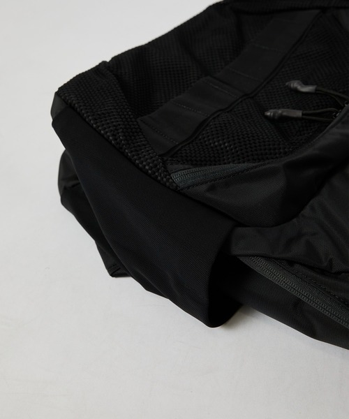 WHITE MOUNTAINEERING（ホワイトマウンテニアリング）の「【White Mountaineering / ホワイトマウンテニアリング】×BRIEFING DAYPACK（バックパック/リュック・メンズ・ブラック・FREE）」の5枚目の写真