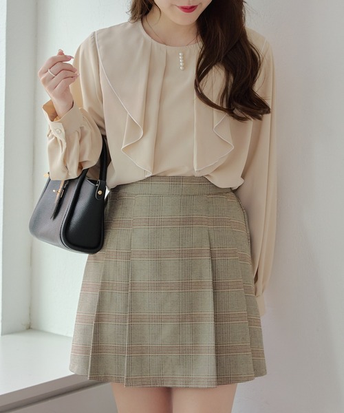 Another Branch olive des olive(アナザーブランチオリーブデオリーブ)の「【WEB限定】【オフィスにも】パール付きラッフルブラウス(シャツ/ブラウス・レディース・ブラック/オフホワイト/ネイビー/ベージュ/ライトブルーグレー・FREE)」の1枚目の写真