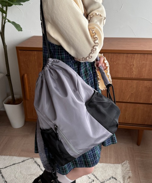 kutir（クティール）の「kutirlune／メッシュポケットナップサック　バックパック（バックパック/リュック・レディース・ライトグレー/ブラック・FREE）」の19枚目の写真