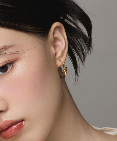 ciite' surgical stainless(シーテサージカルステンレス)の「【 金属アレルギー対応 】 ノットフープピアス サージカルステンレス (両耳用)(ピアス(両耳用)・レディース・ゴールド/シルバー・FREE)」の3枚目の写真