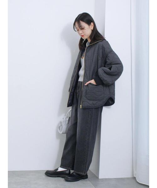 Samansa Mos2 blue（サマンサモスモスブルー）の「リブハイネックキルトジャケット（ノーカラージャケット・レディース・キナリ/カーキ/チャコールグレー・F）」の5枚目の写真