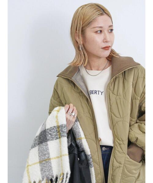 Samansa Mos2 blue（サマンサモスモスブルー）の「リブハイネックキルトジャケット（ノーカラージャケット・レディース・キナリ/カーキ/チャコールグレー・F）」の9枚目の写真