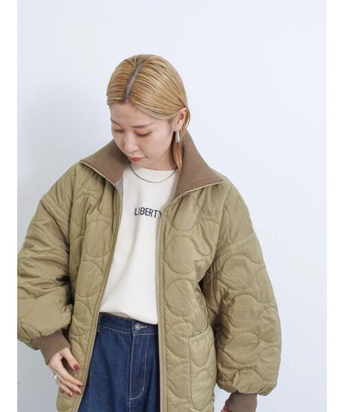 Samansa Mos2 blue（サマンサモスモスブルー）の「リブハイネックキルトジャケット（ノーカラージャケット・レディース・キナリ/カーキ/チャコールグレー・F）」の11枚目の写真