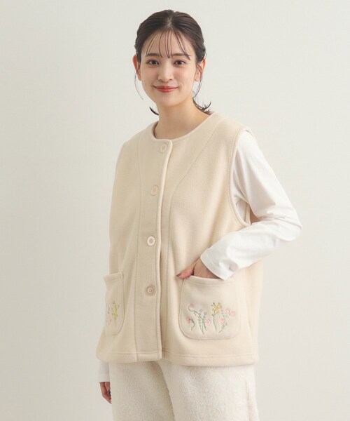 LAURA ASHLEY（ローラアシュレイ）の「【一部店舗限定】クロスウェル柄 フリースルームベスト（ベスト・レディース・アイボリー系/ネイビー系/ワイン系・00）」の4枚目の写真