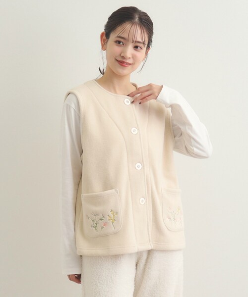 LAURA ASHLEY（ローラアシュレイ）の「【一部店舗限定】クロスウェル柄 フリースルームベスト（ベスト・レディース・アイボリー系/ネイビー系/ワイン系・00）」の5枚目の写真
