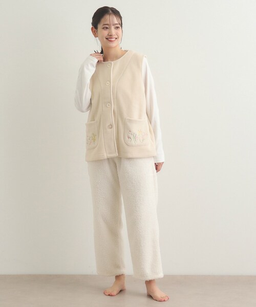 LAURA ASHLEY（ローラアシュレイ）の「【一部店舗限定】クロスウェル柄 フリースルームベスト（ベスト・レディース・アイボリー系/ネイビー系/ワイン系・00）」の6枚目の写真