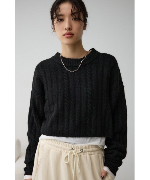 AZUL by moussy（アズールバイマウジー）の「ショートケーブルニットトップス（ニット/セーター・レディース・ブルー/杢グレー/ライトベージュ/ピンク/ライトグレー/アイボリー/ブラック・FREE）」の8枚目の写真