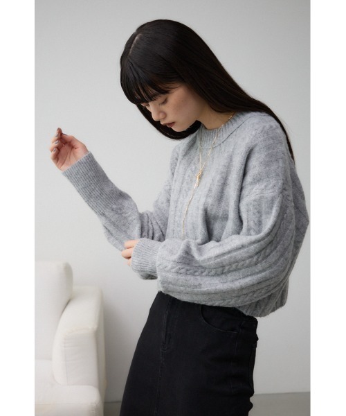 AZUL by moussy（アズールバイマウジー）の「ショートケーブルニットトップス（ニット/セーター・レディース・ブルー/杢グレー/ライトベージュ/ピンク/ライトグレー/アイボリー/ブラック・FREE）」の21枚目の写真