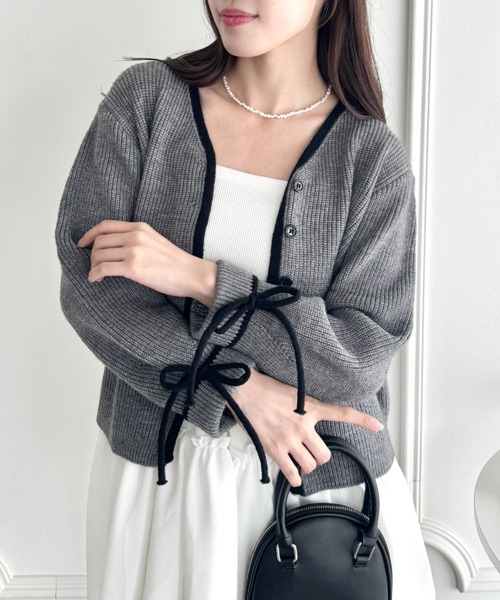 Loueme（ルエム）の「リボンスリーブ配色ニットカーディガン（カーディガン/ボレロ・レディース・グレー/ブラウン/アイボリー・FREE）」の3枚目の写真