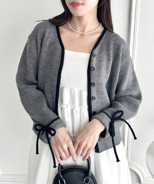 Loueme（ルエム）の「リボンスリーブ配色ニットカーディガン（カーディガン/ボレロ・レディース・グレー/ブラウン/アイボリー・FREE）」の10枚目の写真