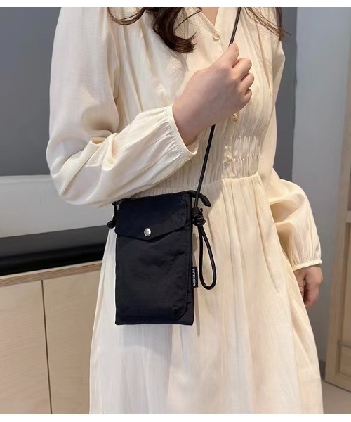 CORNERS（コーナーズ）の「ナイロンミニポーチバッグ（ショルダーバッグ・レディース・ブラック/ベージュ・FREE）」の7枚目の写真