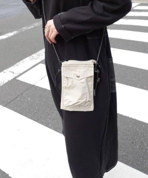 CORNERS（コーナーズ）の「ナイロンミニポーチバッグ（ショルダーバッグ・レディース・ブラック/ベージュ・FREE）」の10枚目の写真