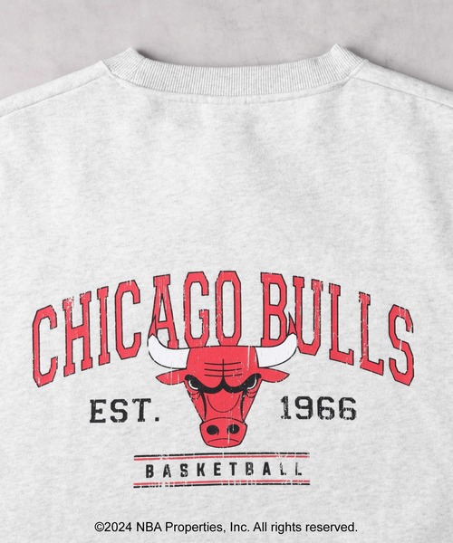 NBA(エヌビーエー)の「【NBA】別注 チームロゴクルーネックスウェット(スウェット・メンズ・グレー/ブルー/ブラック/ベージュ/ホワイト/グリーン・M/L/XL)」の8枚目の写真