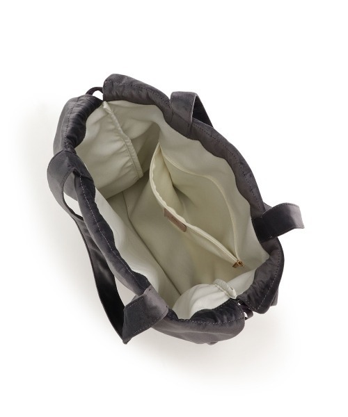 & chouette（アンドシュエット）の「ベロア調 巾着トートバッグ（トートバッグ・レディース・オレンジ/グリーン/ワインレッド/ピンク/ライトブルー/グレー/オフホワイト・FREE）」の18枚目の写真