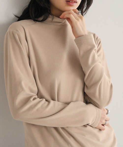 itto...(イット)の「ふわっと柔らかストレッチフリースハイネックカットソー(Tシャツ/カットソー・レディース・チャコール/ベージュ/オフホワイト/ブラック/ピンク/ブルー・M/XL/L)」の4枚目の写真