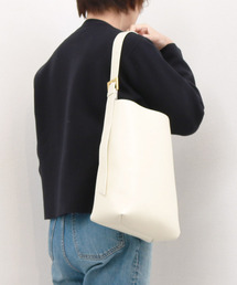 cache cache | カシュカシュ cachecache / アシンメトリーバックル付きホーボーバッグ(ショルダーバッグ)