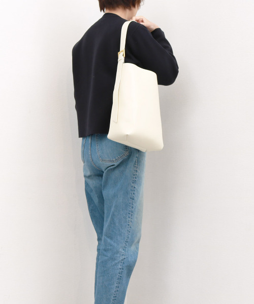 cache cache（カシュ カシュ）の「カシュカシュ cachecache / アシンメトリーバックル付きホーボーバッグ（ショルダーバッグ・レディース・イエロー/アイボリー/ブラック・FREE）」の20枚目の写真