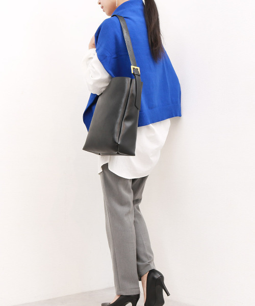 cache cache（カシュ カシュ）の「カシュカシュ cachecache / アシンメトリーバックル付きホーボーバッグ（ショルダーバッグ・レディース・イエロー/アイボリー/ブラック・FREE）」の6枚目の写真