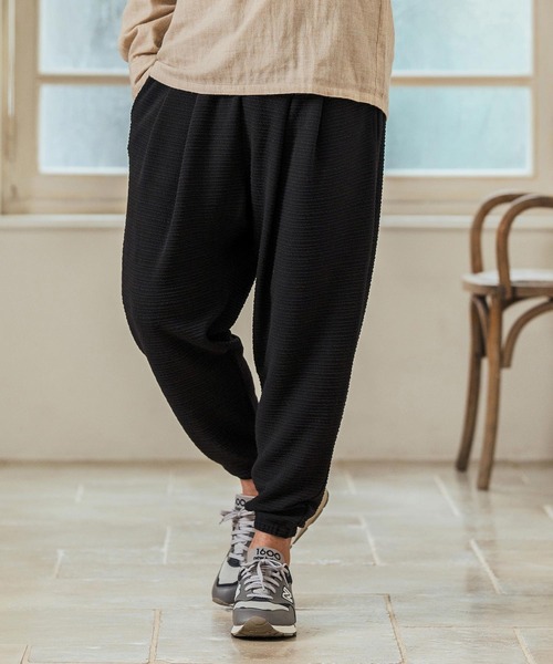 Magine(マージン)の「mp13234- Deformed Knitting Jacquard Tapered Pants ジャガードテーパードパンツ(その他パンツ・メンズ・チャコールグレー/ブラック/ミックスグレー・44/46/48)」の1枚目の写真