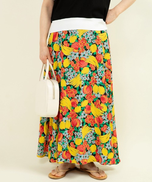 CHILD WOMAN（チャイルドウーマン）の「フルーツ柄 レーヨンエットスカート（スカート・レディース・ブラック・38/36）」の11枚目の写真