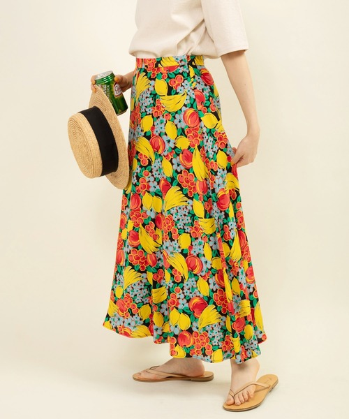 CHILD WOMAN（チャイルドウーマン）の「フルーツ柄 レーヨンエットスカート（スカート・レディース・ブラック・38/36）」の5枚目の写真