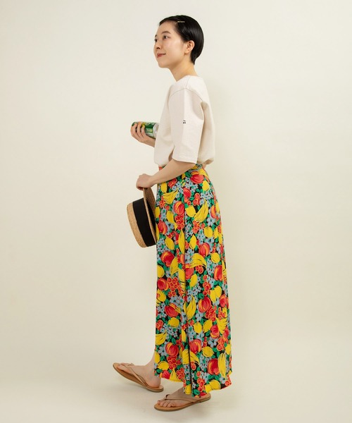 CHILD WOMAN（チャイルドウーマン）の「フルーツ柄 レーヨンエットスカート（スカート・レディース・ブラック・38/36）」の9枚目の写真