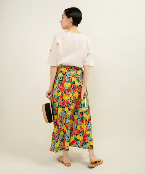 CHILD WOMAN（チャイルドウーマン）の「フルーツ柄 レーヨンエットスカート（スカート・レディース・ブラック・38/36）」の10枚目の写真