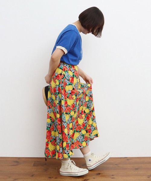 CHILD WOMAN（チャイルドウーマン）の「フルーツ柄 レーヨンエットスカート（スカート・レディース・ブラック・38/36）」の21枚目の写真