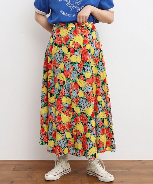 CHILD WOMAN（チャイルドウーマン）の「フルーツ柄 レーヨンエットスカート（スカート・レディース・ブラック・38/36）」の16枚目の写真